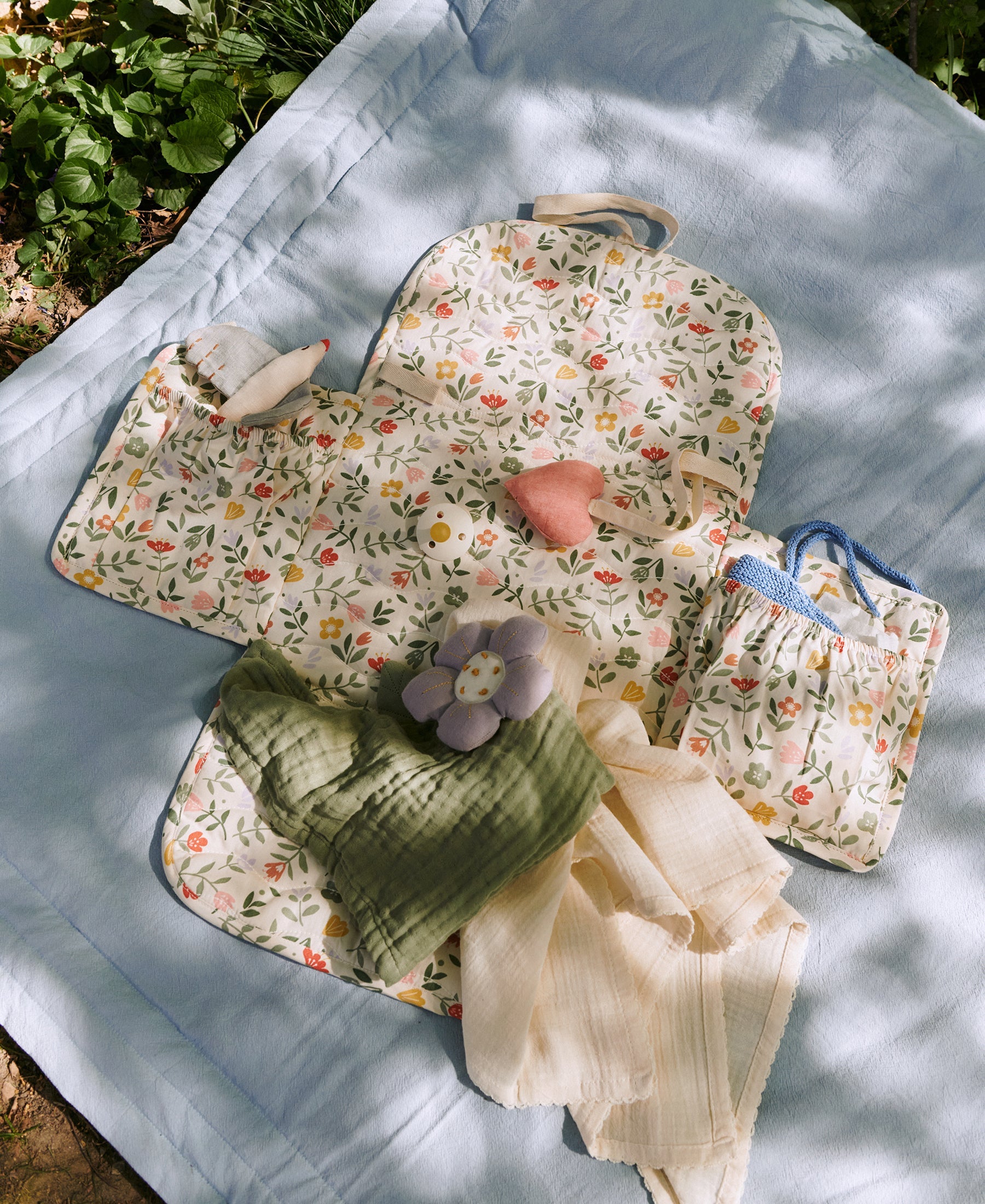 River Changing Mat, Flower Market with Cassia Blanket
