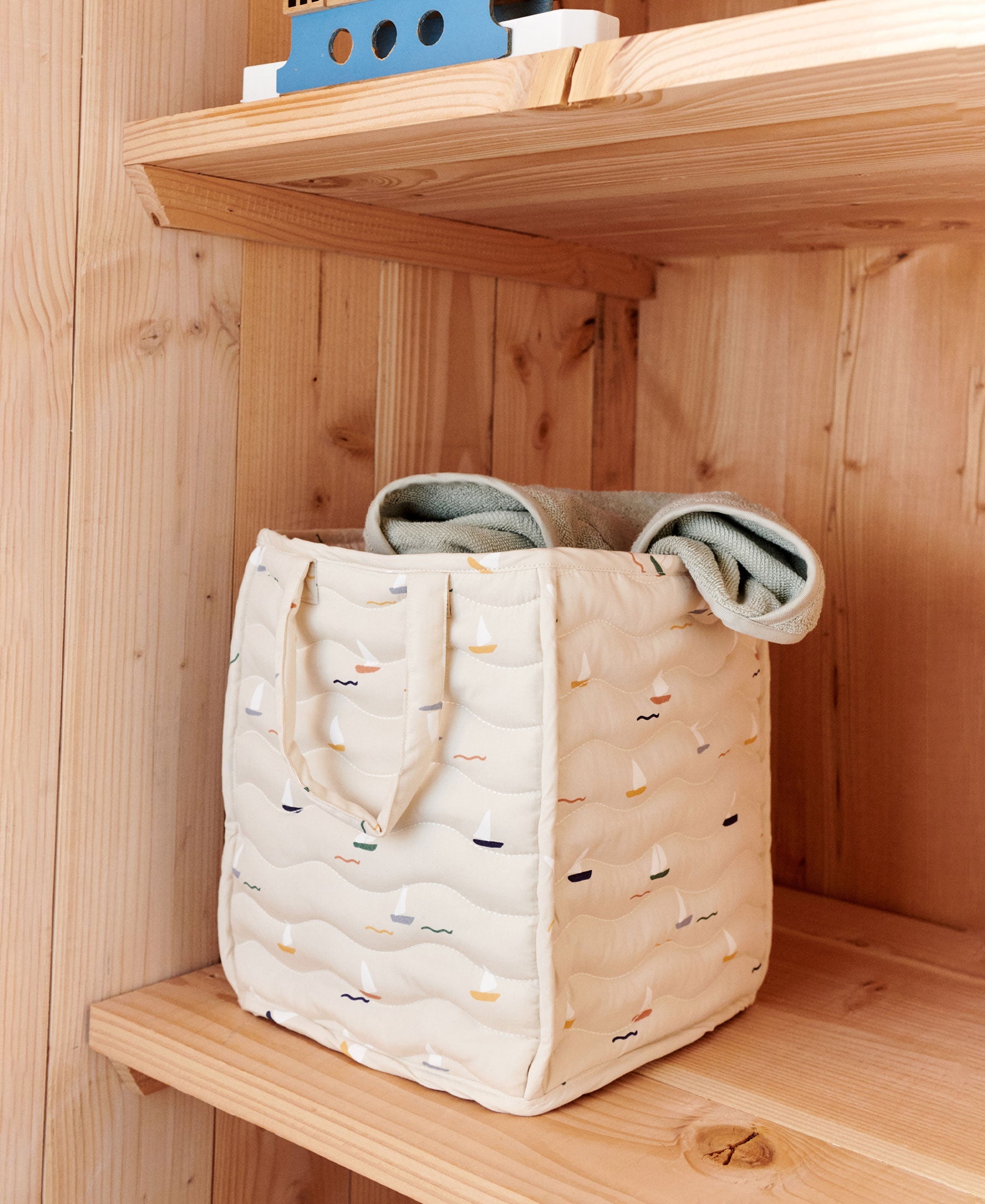 Ami Basket, Pond Boats - Bubbadue