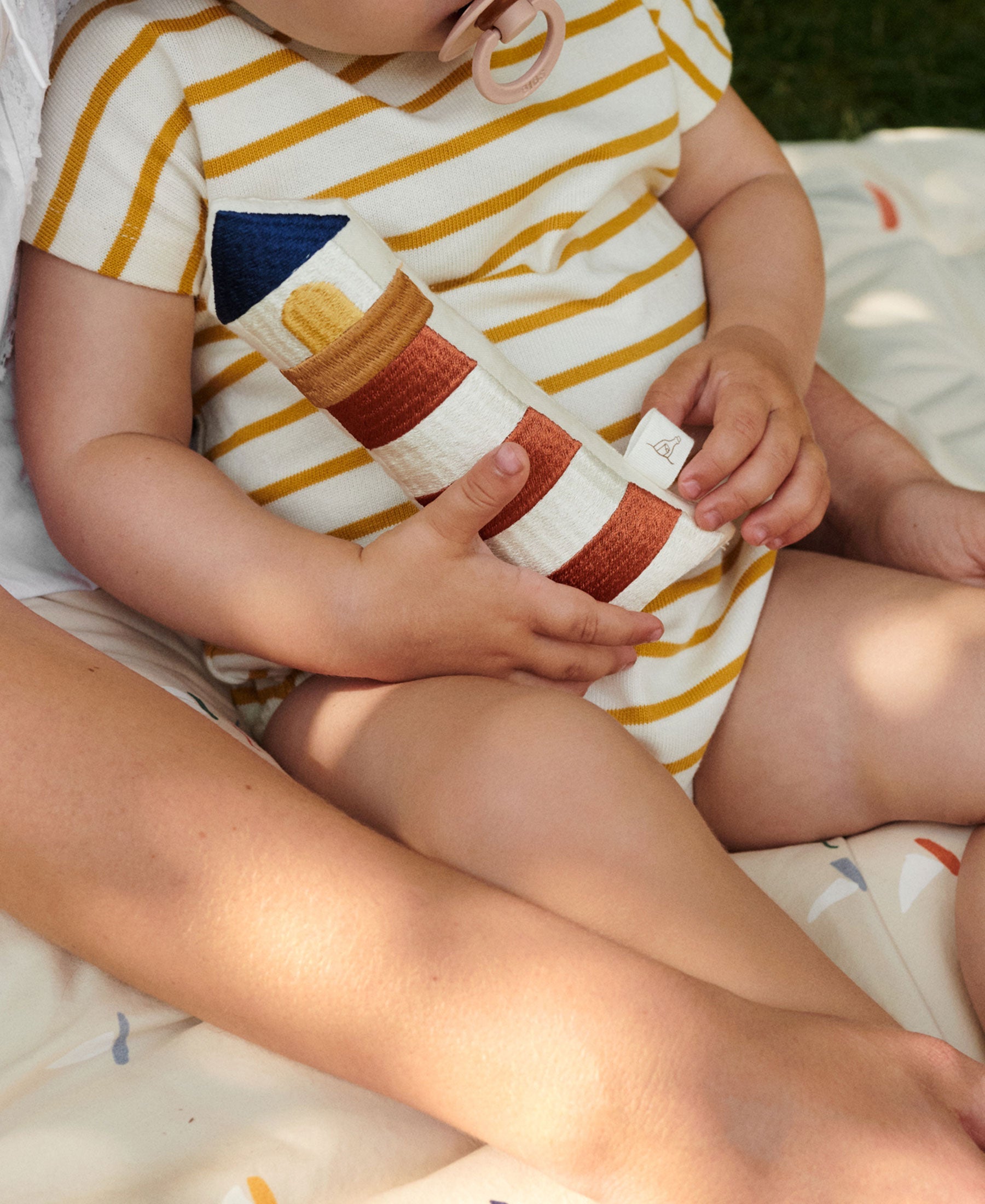 Klint Lighthouse Rattle, Off-white/Multi-coloured - Bubbadue