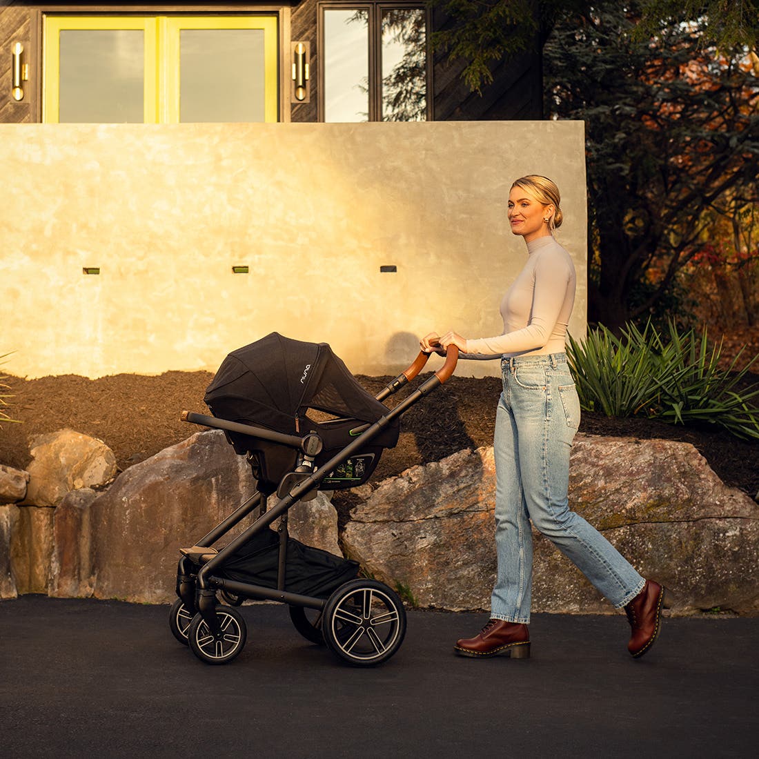 Nuna PIPA next Infant Car Seat - Caviar