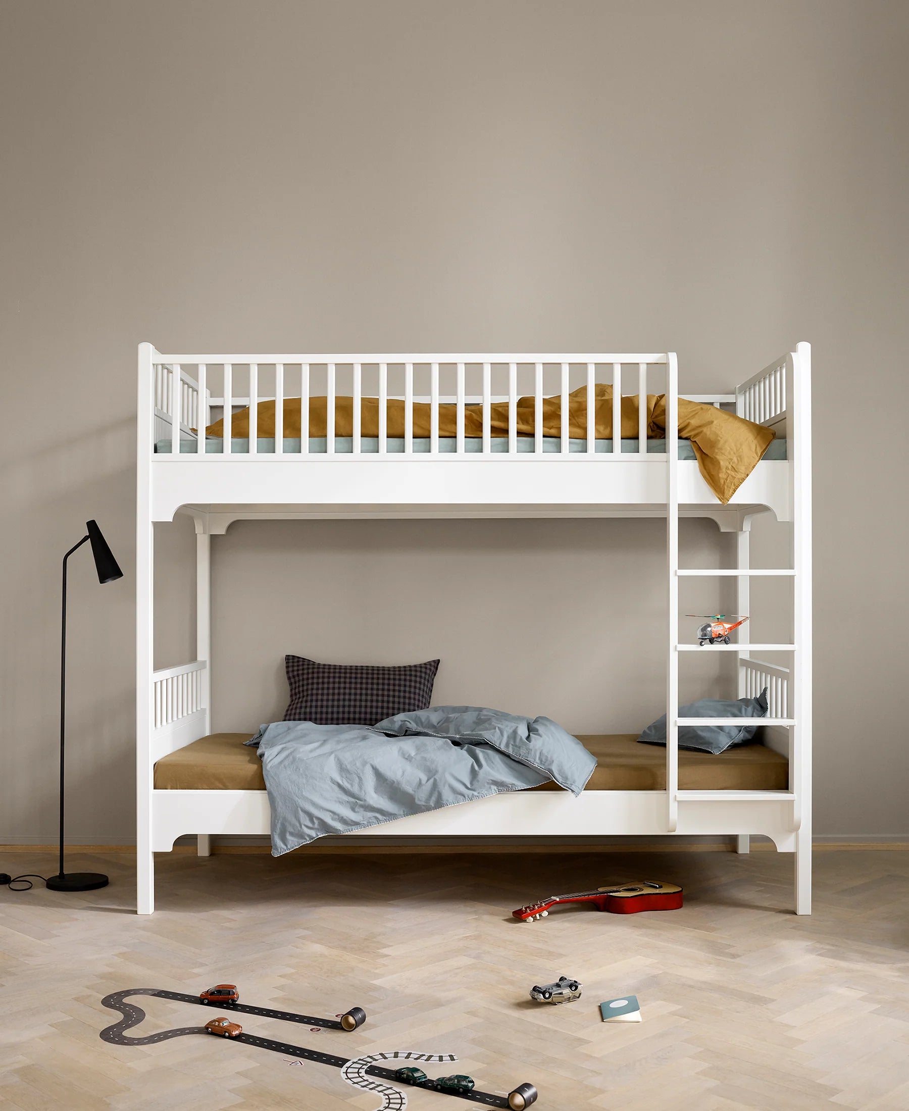 Seaside Classic Bunk Bed With Vertical Ladder