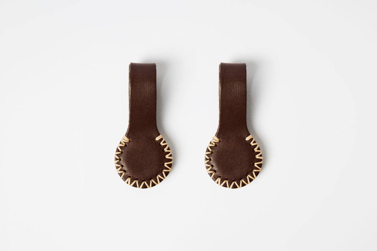 Constantia Mocha Stella Clips with cream stitching (2pcs)