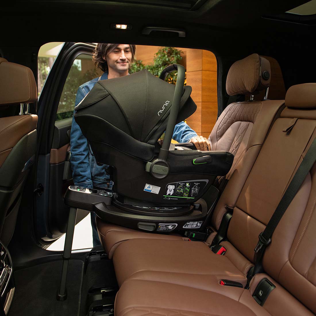 Nuna BASE curv Rotating Slide-Out ISOFIX Car Seat Base