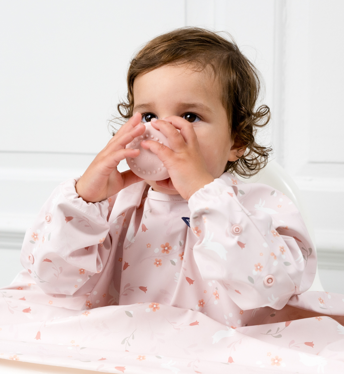 Two Bibado Sippit cups in blush pink, designed for young children, with easy-grip handles and spill-proof lids.