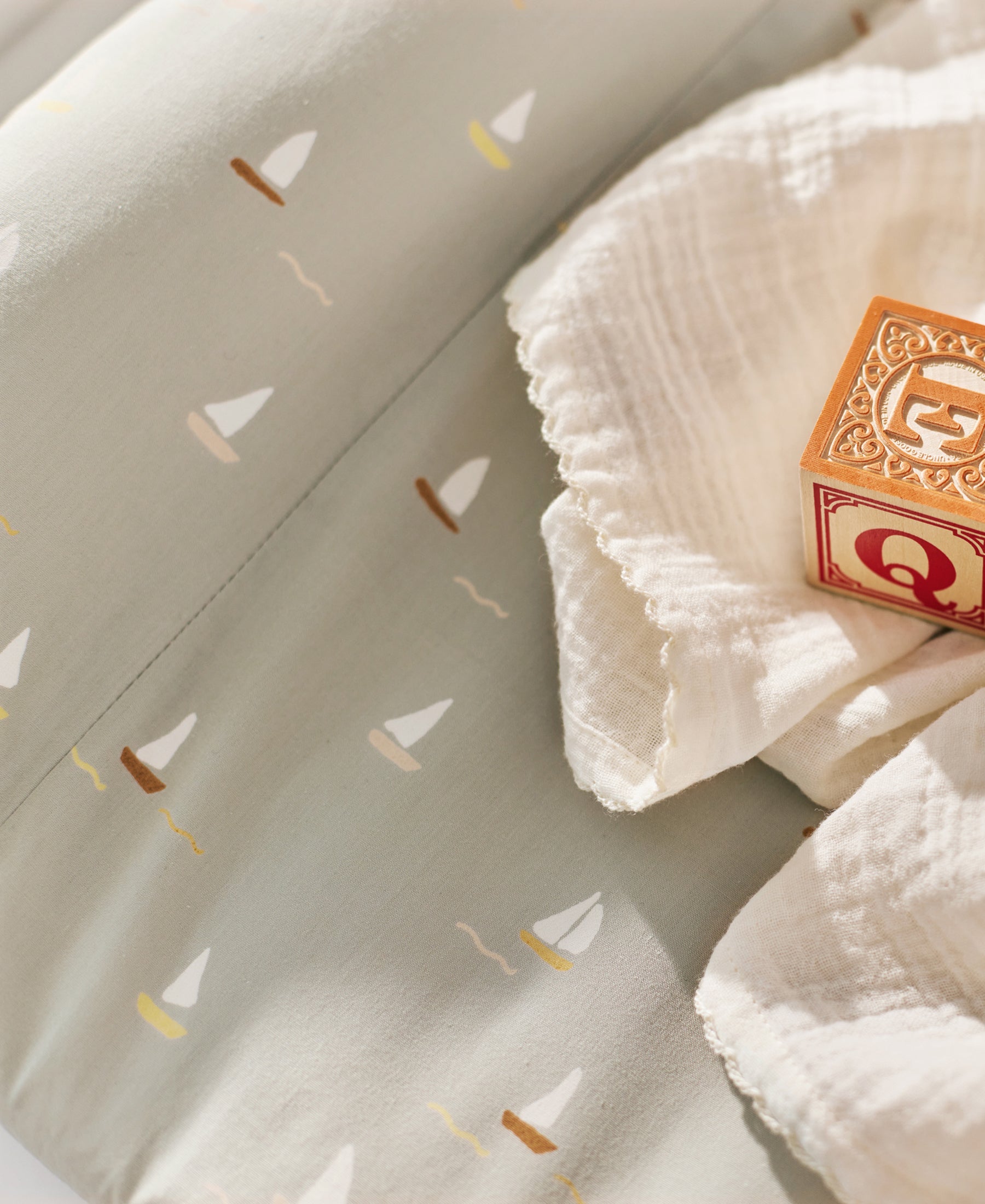 Dove Changing Cushion, Sailboats - Bubbadue