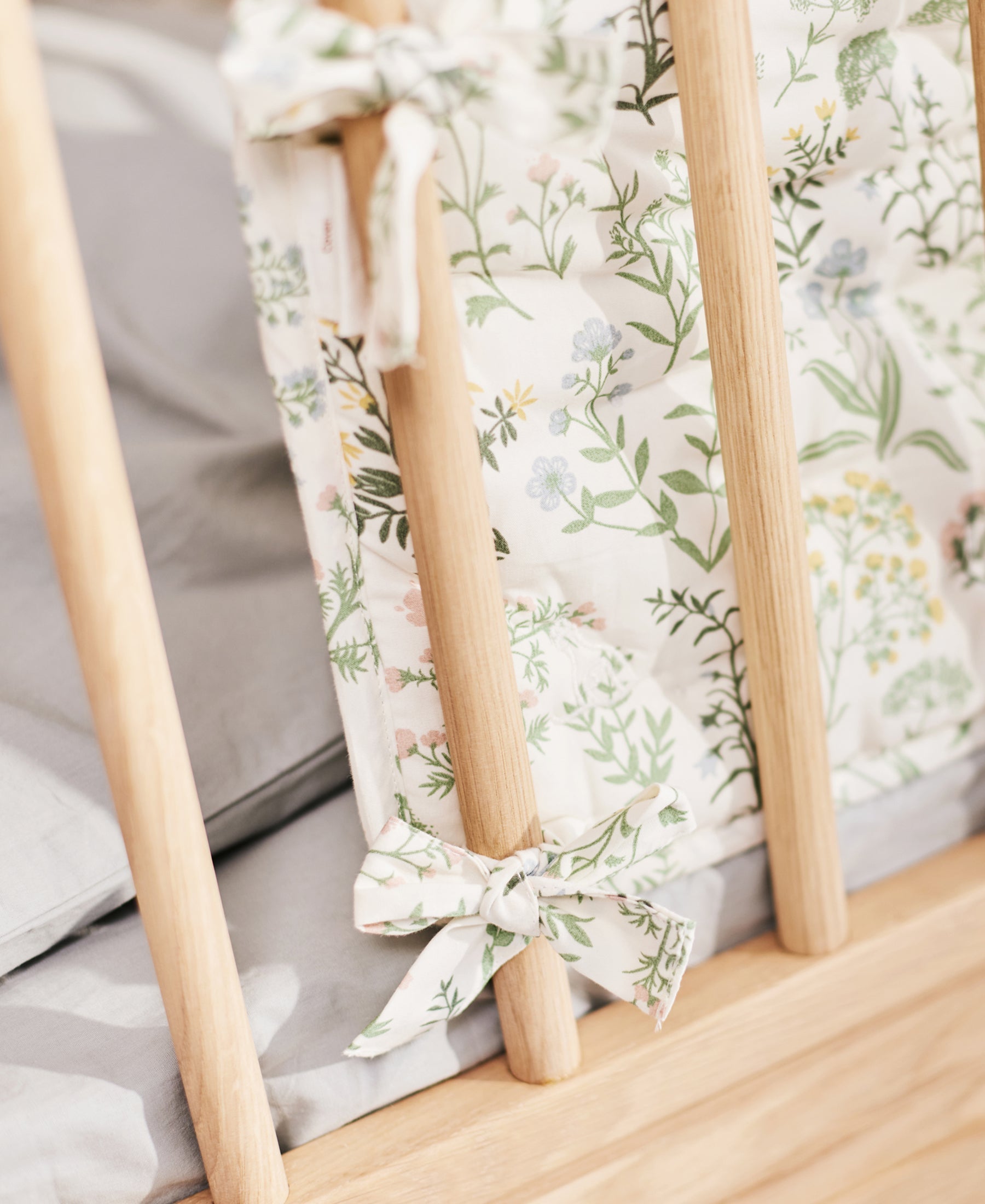 Nori Cot Bumper, Summer Flowers - Bubbadue