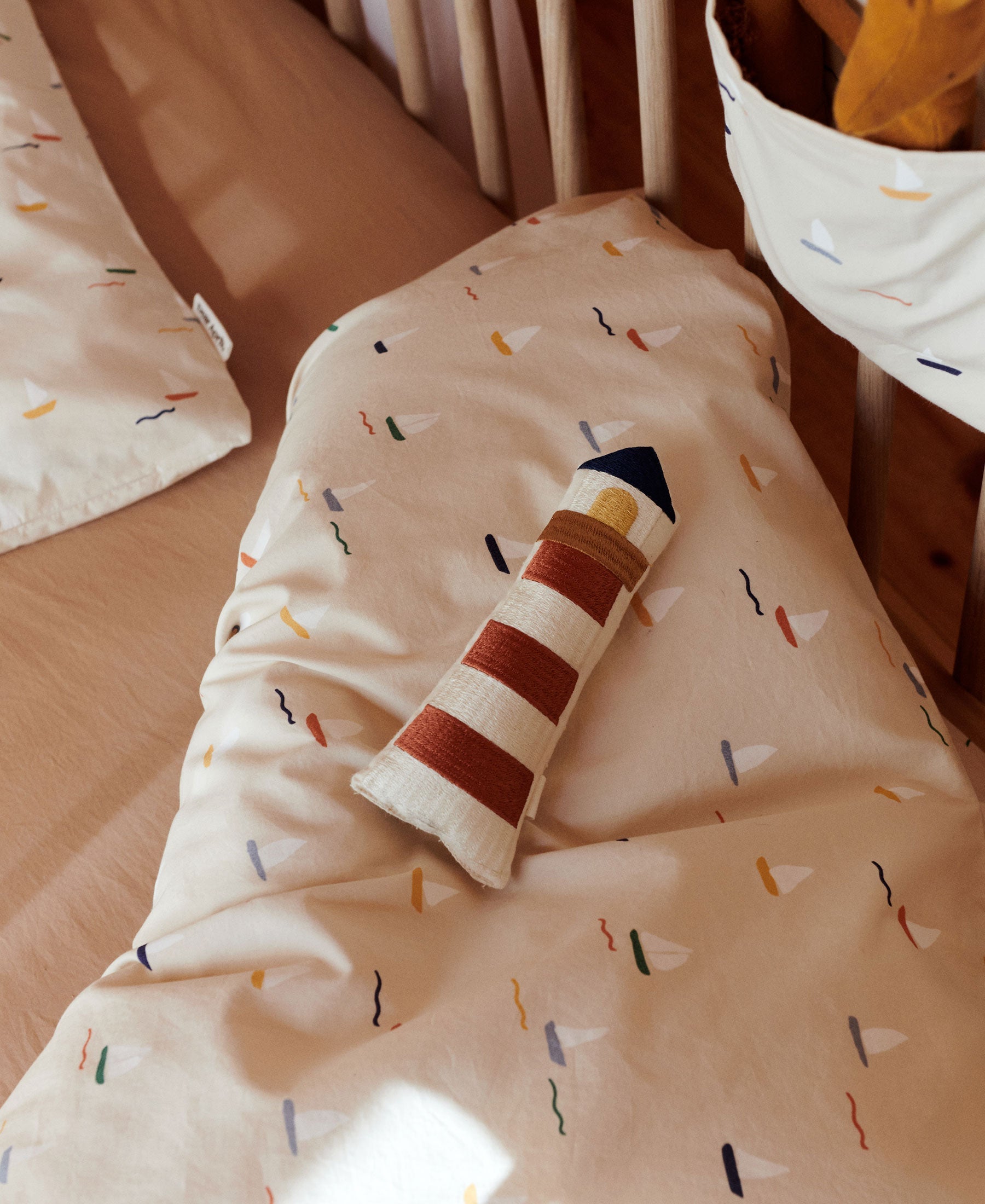 Klint Lighthouse Rattle, Off-white/Multi-coloured - Bubbadue