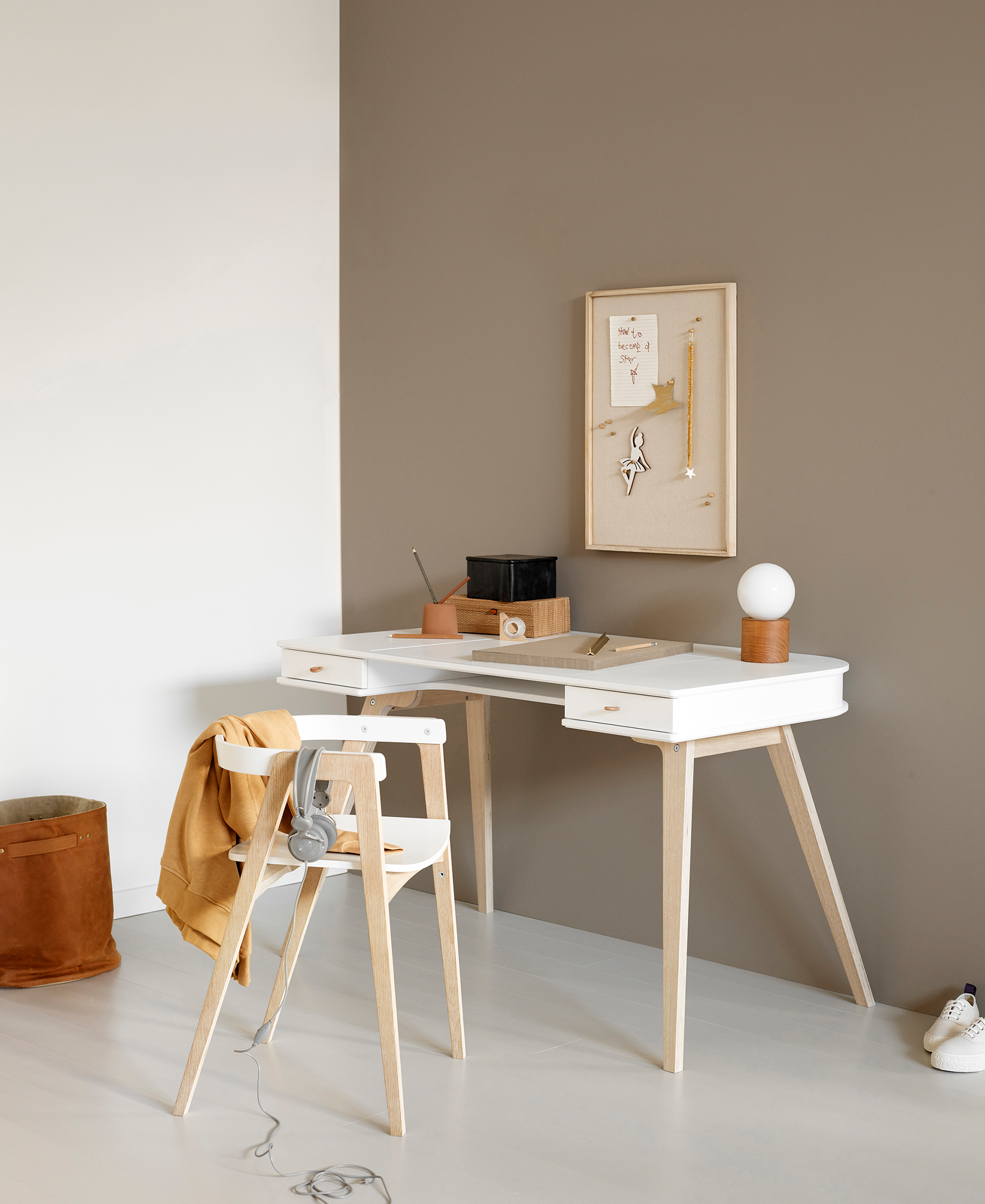 Wood Desk 72,6cm & Armchair