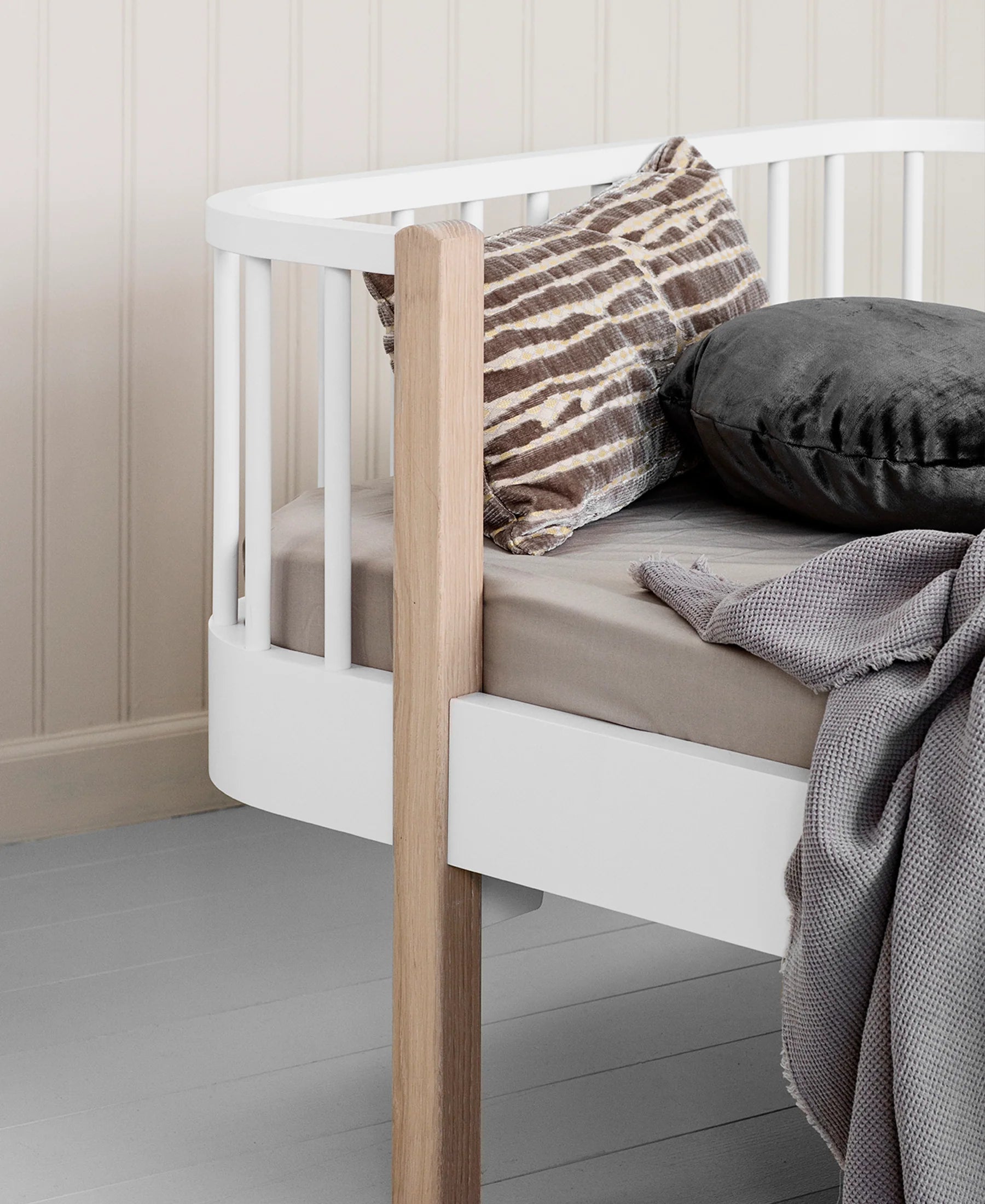 Wood Original Junior Day Bed - White/Oak - Bubbadue