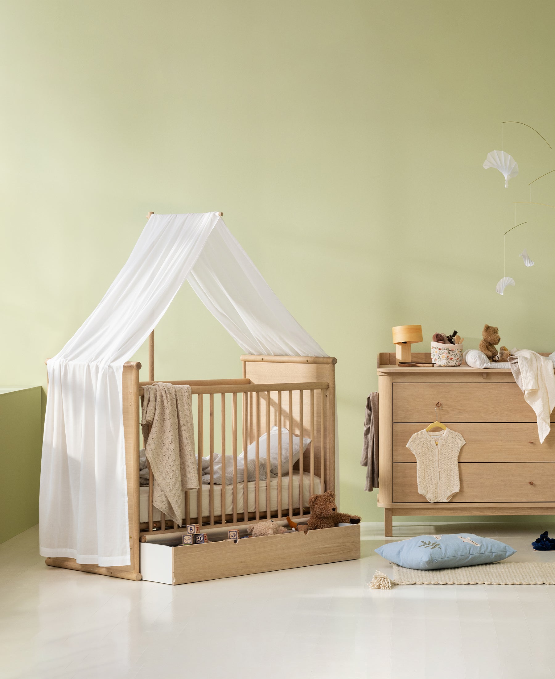 Camp Novel cot bed with transparent canopy