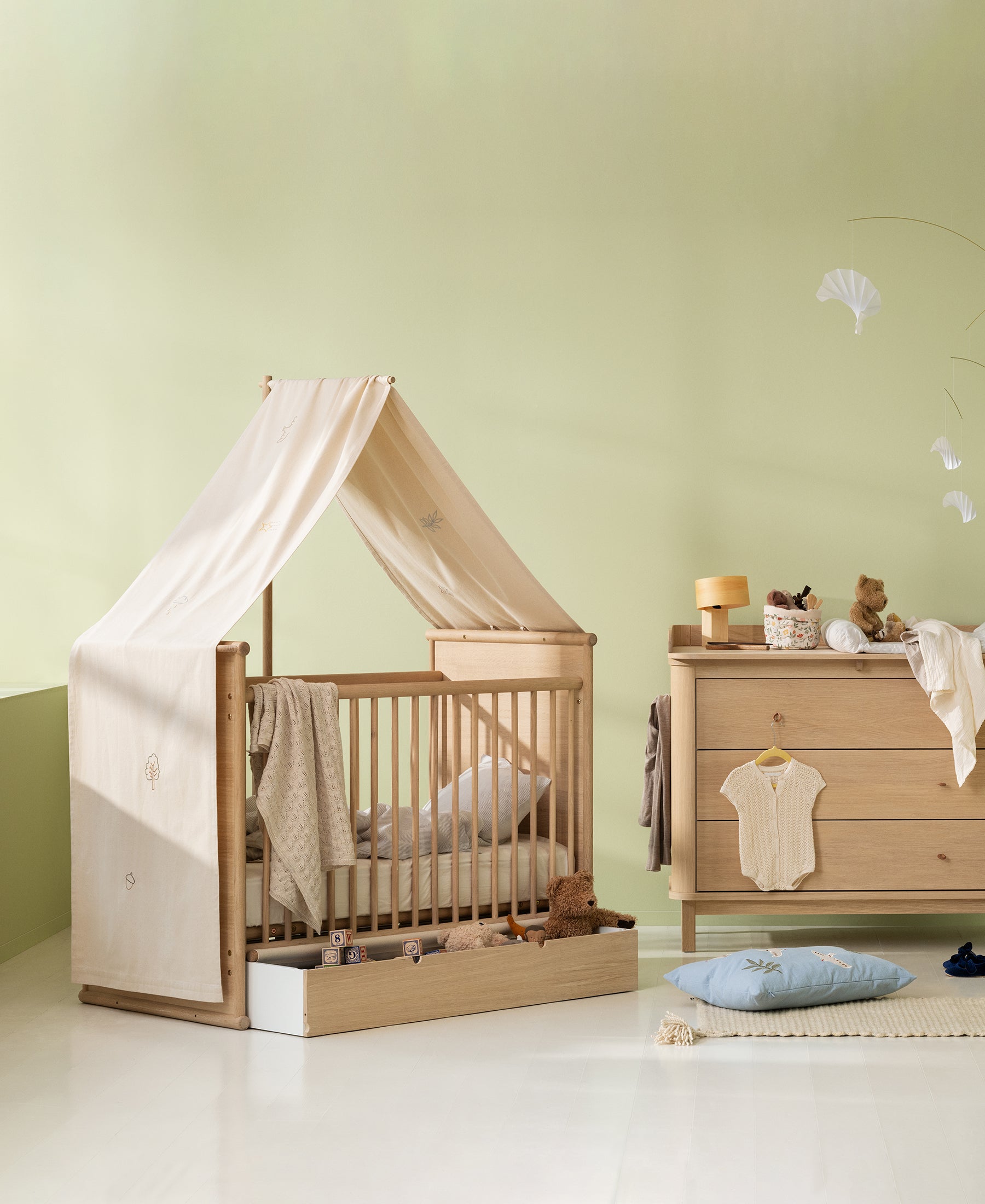 Camp Novel cot bed with canopy holder and canopy