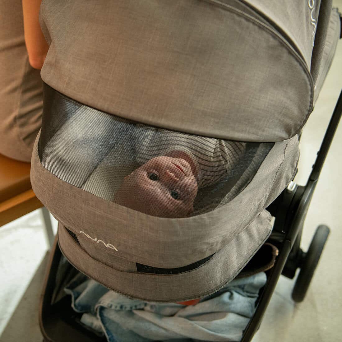 Nuna LYTL Carry Cot - Caviar