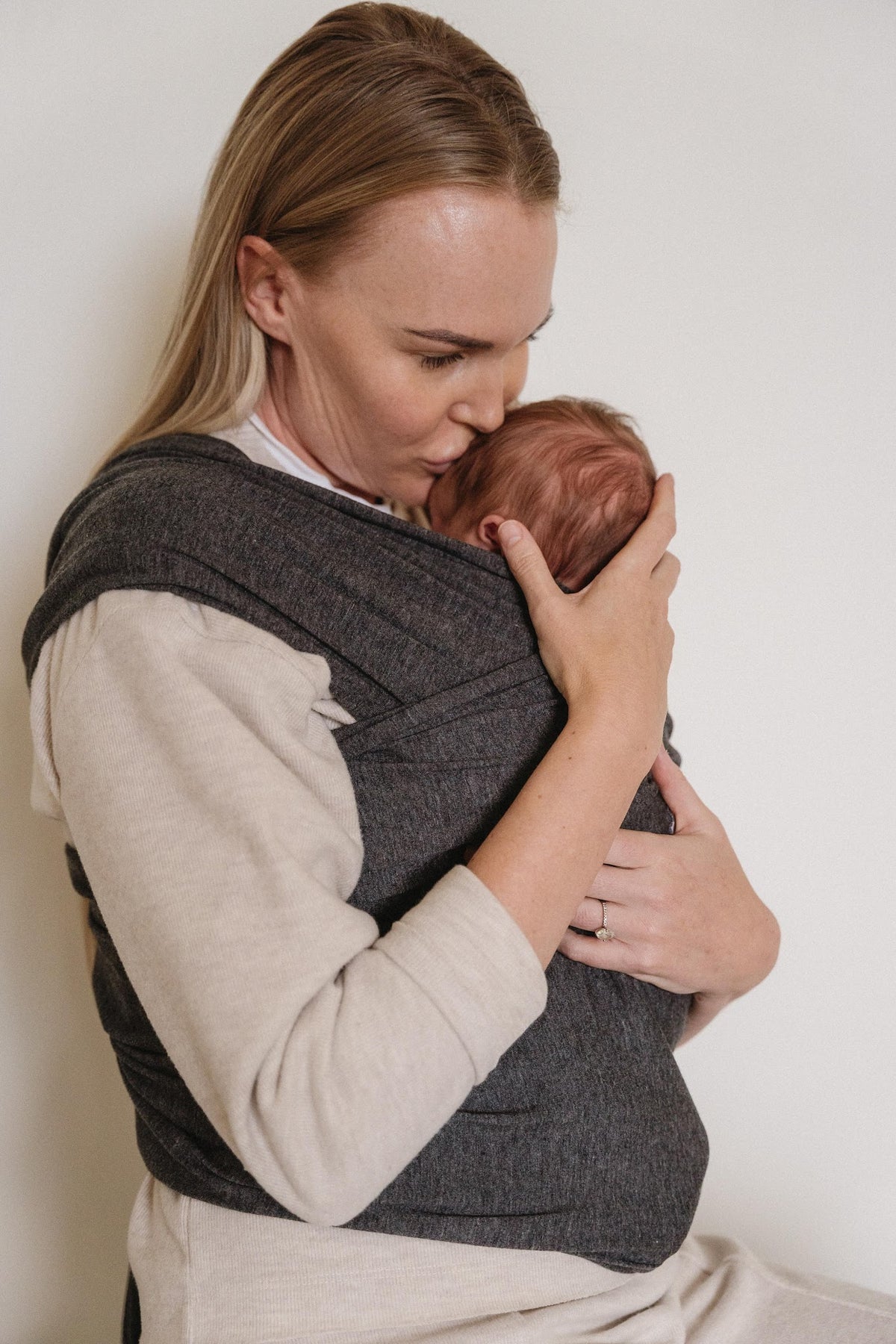 NooNoo Pie Tie baby wrap in Charcoal, side view