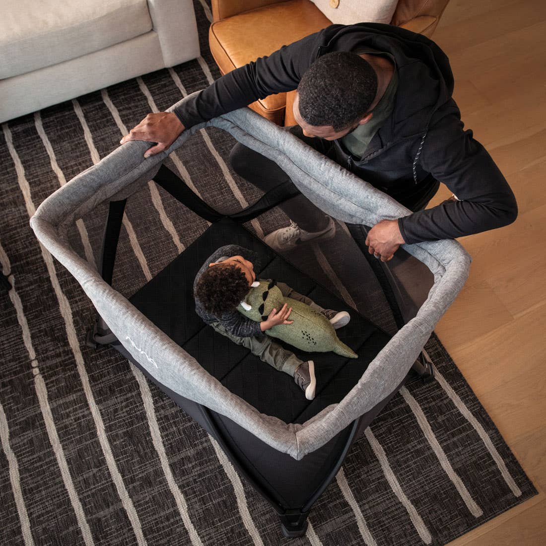 Nuna SENA aire Travel Cot - Caviar