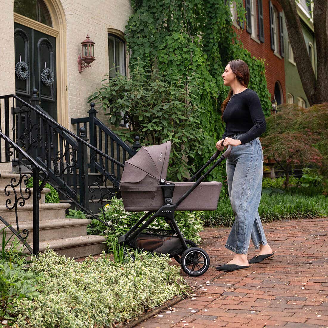 Nuna LYTL Carry Cot - Caviar