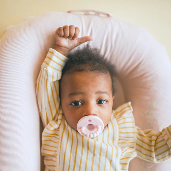 Deluxe+ Dock (0-8 months) - Strawberry Cream - Bubbadue