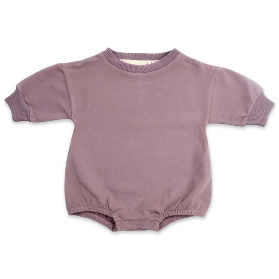 Bubbadue Jersey Romper The cutest little outfit that we have stocked on Bubbadue so far! Available in 7 different colours and 3 different sizes: 0-3, 3-6 and 6-12 months. These outfits make it easy to change bubbas nappy with press studs at the crotch and are super comfy for any chilled day at home. Dress them up for a little girl with stockings and dinky little Mary Janes and for a boy … socks and sneakers! What a wonderful baby gift! Material (95% organic cotton, 5% spandex). Bubbadue Jersey Romper The cu