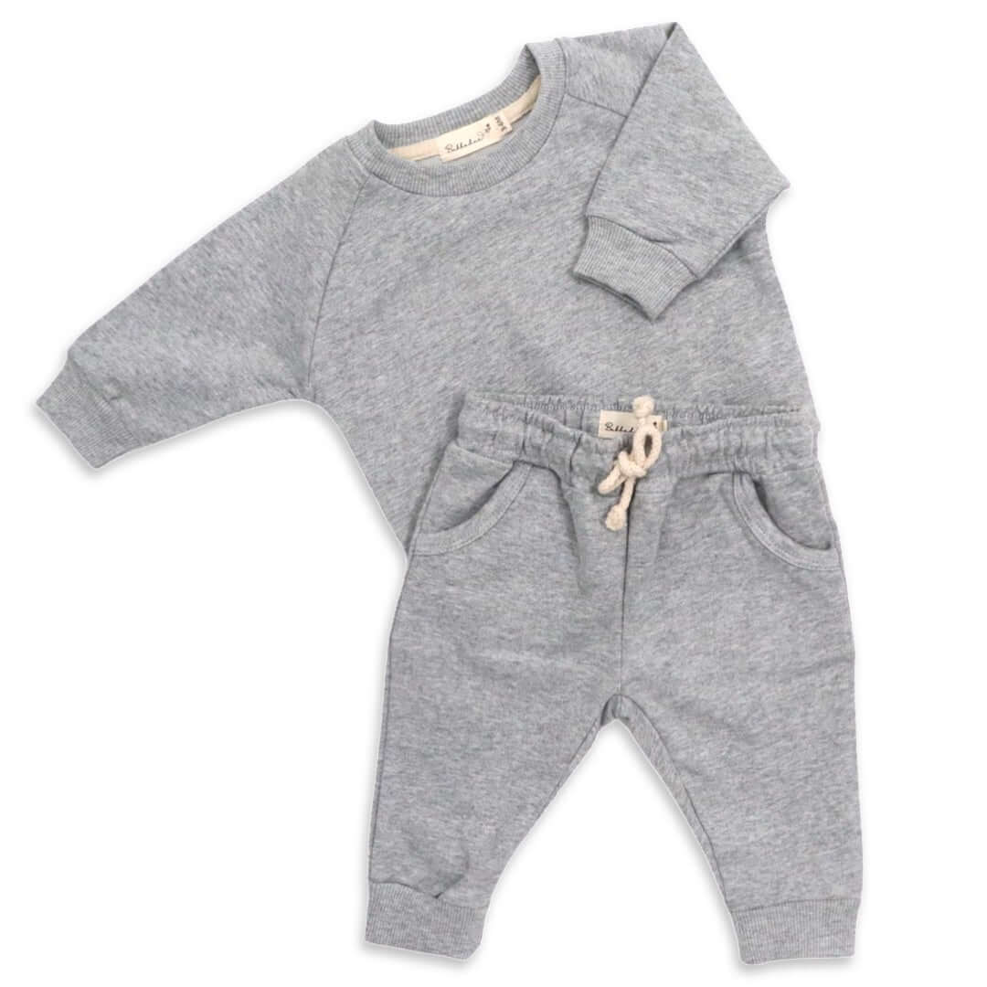 Bubbadue Tracksuit Get cosy with our Bubbadue Tracksuit! We have a variety of 9 different colours… each comes in sizes 3-6 and 6-12 months! These trendy tracksuits have a drawstring waist to make them fit snuggly as well as little pockets! They make for an awesome gift and are sure to create that “awww” moment at any baby shower. (95% organic cotton, 5% spandex). Bubbadue Tracksuit Get cosy with our Bubbadue Tracksuit! We have a variety of 9 different colours… each comes in sizes 3-6 and 6-12 months! These